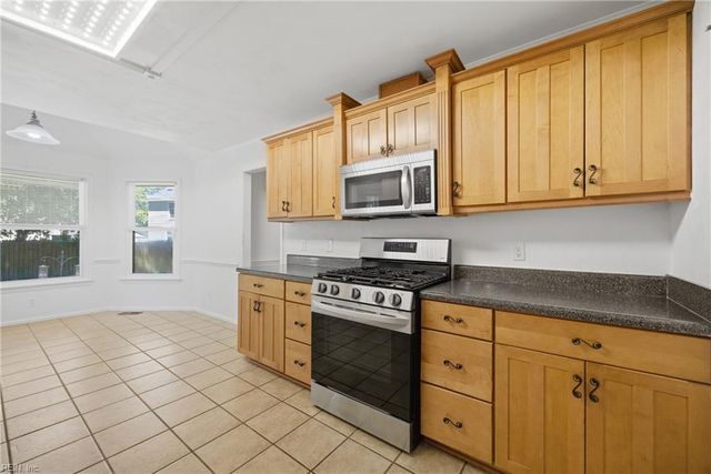 1113 Crystalwood CIR, Chesapeake, VA 23320