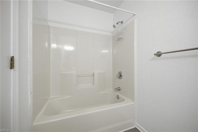1113 Crystalwood CIR, Chesapeake, VA 23320