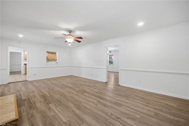 1113 Crystalwood CIR, Chesapeake, VA 23320