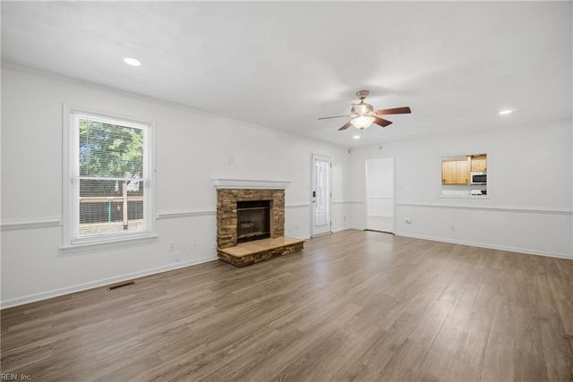 1113 Crystalwood CIR, Chesapeake, VA 23320