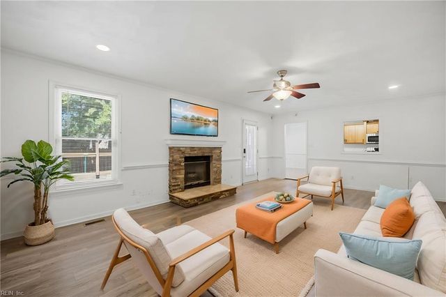 1113 Crystalwood CIR, Chesapeake, VA 23320