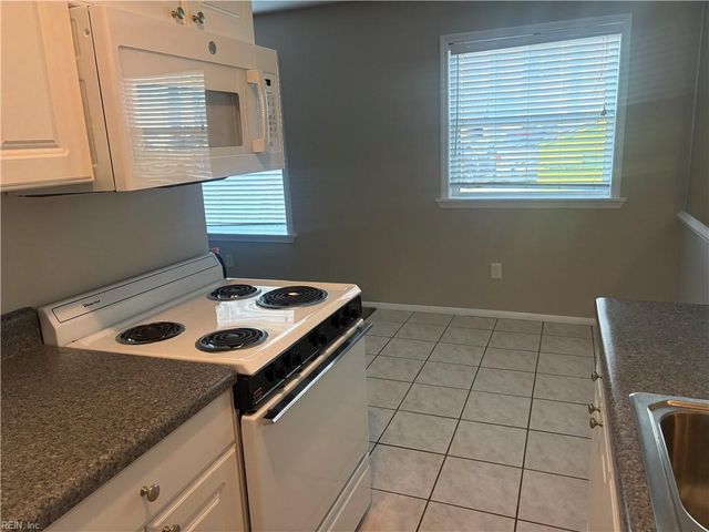 913 Pacific Ave Apt A, Virginia Beach, VA 23451