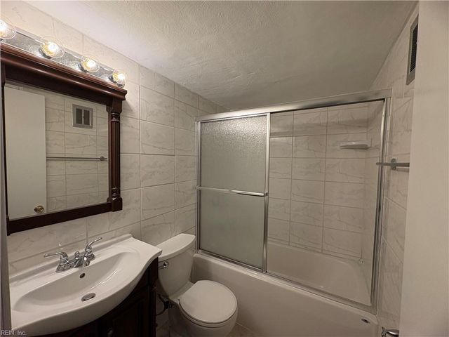 913 Pacific Ave Apt A, Virginia Beach, VA 23451