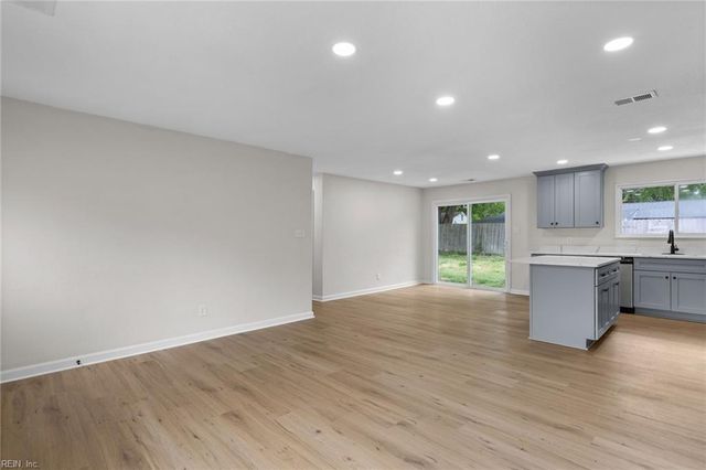 412 Lineberry RD, Virginia Beach, VA 23452