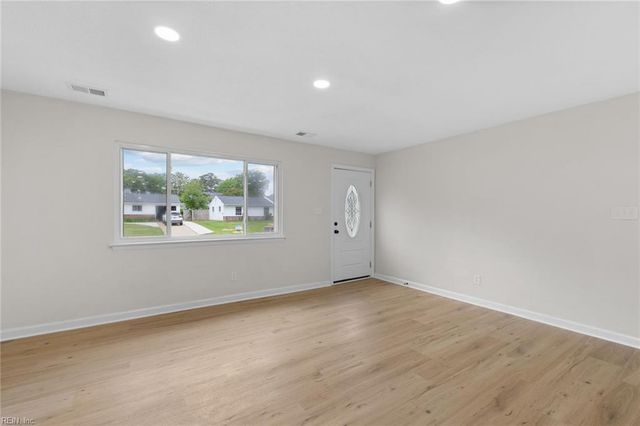 412 Lineberry RD, Virginia Beach, VA 23452