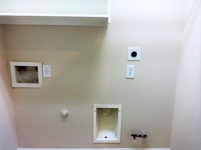 2420 Avalon Trace Lane, Pearland, TX 77581