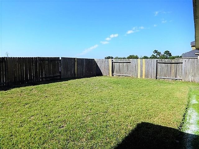 2420 Avalon Trace Lane, Pearland, TX 77581