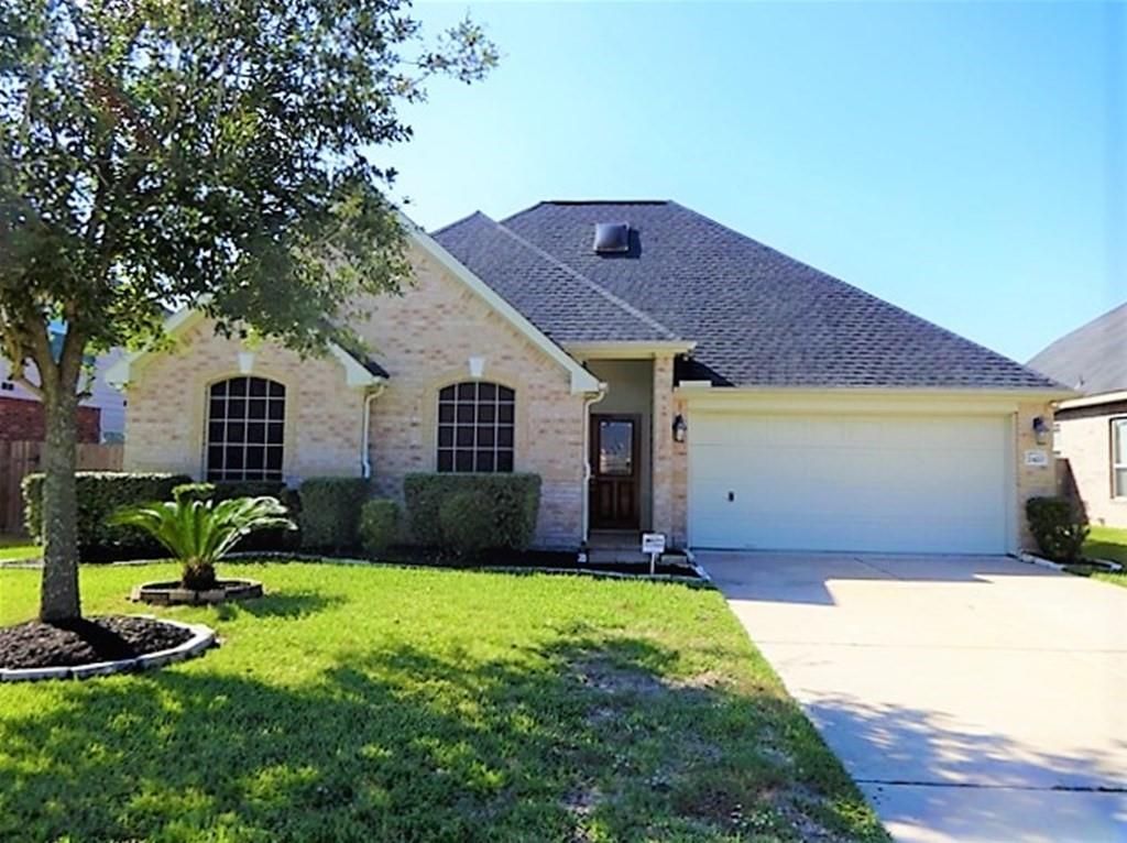 2420 Avalon Trace Lane, Pearland, TX 77581