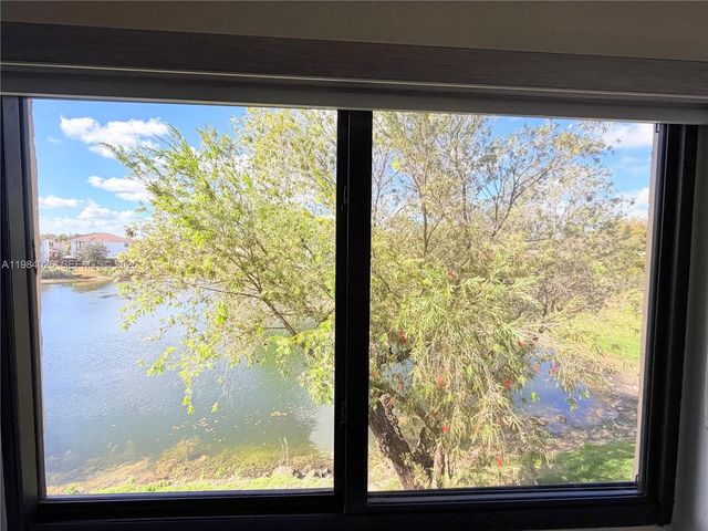 10233 NW 9 ST 206-1, Miami, FL 33172