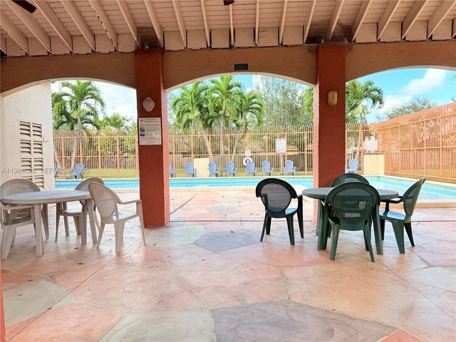 10233 NW 9 ST 206-1, Miami, FL 33172