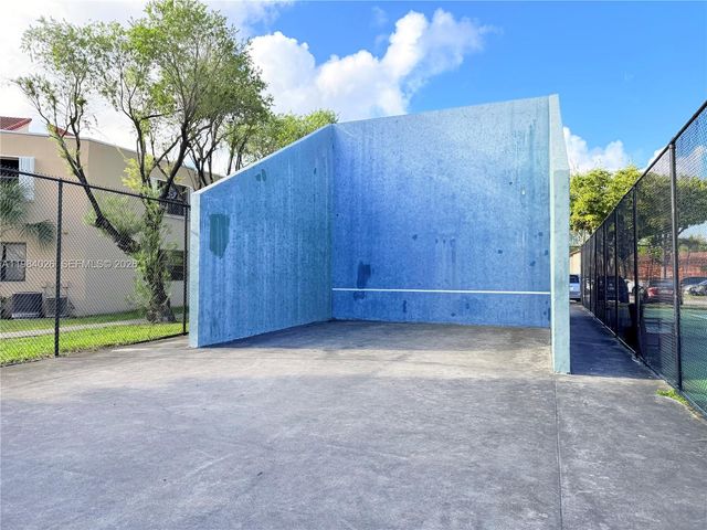 10233 NW 9 ST 206-1, Miami, FL 33172