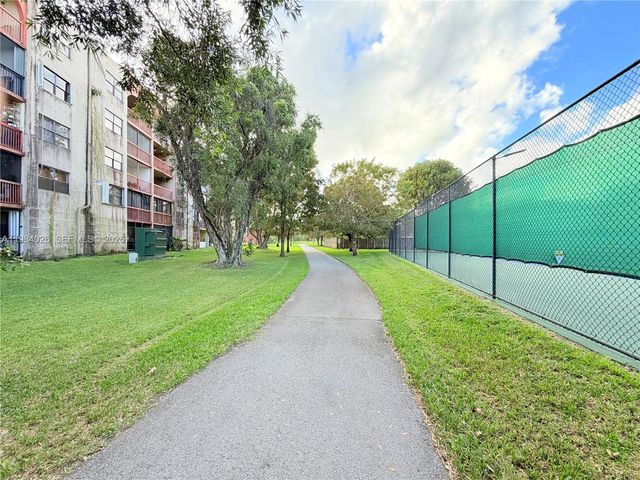 10233 NW 9 ST 206-1, Miami, FL 33172