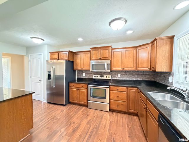 122 W MORNINGSIDE Drive, Peoria, IL 61614