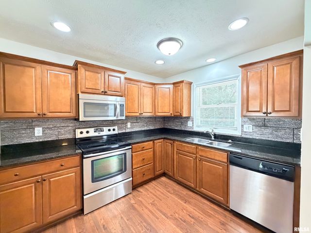 122 W MORNINGSIDE Drive, Peoria, IL 61614