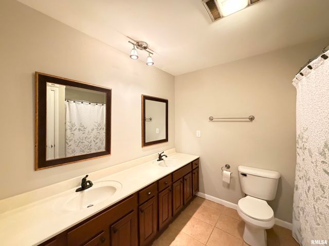 122 W MORNINGSIDE Drive, Peoria, IL 61614