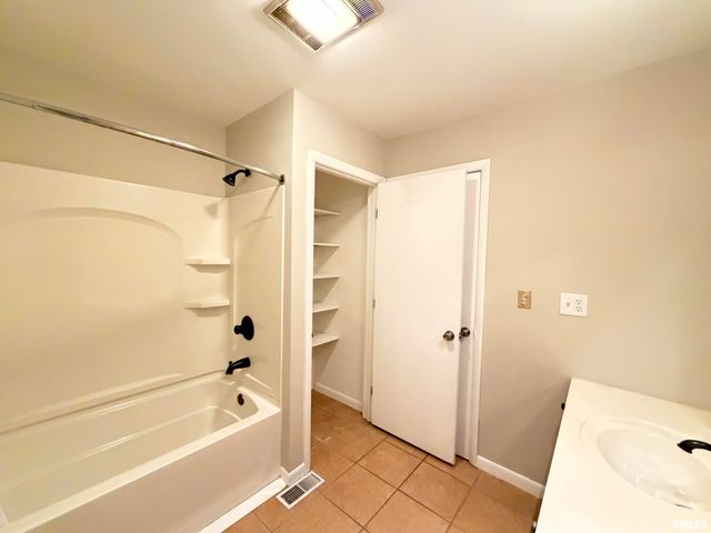 122 W MORNINGSIDE Drive, Peoria, IL 61614