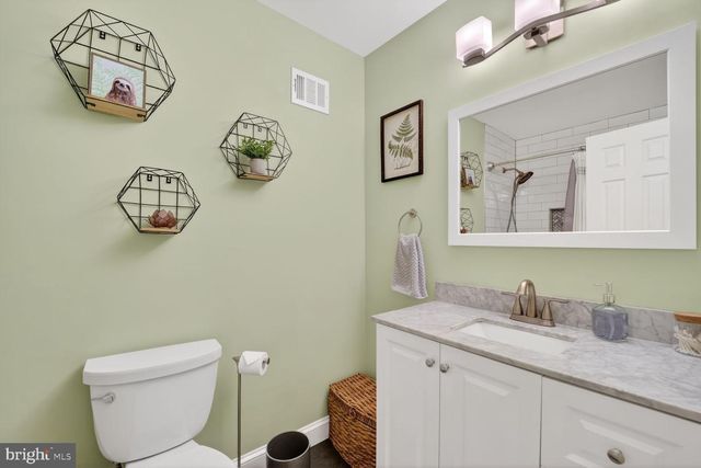 109 ROBERTS CT, Alexandria, VA 22314
