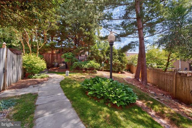 109 ROBERTS CT, Alexandria, VA 22314