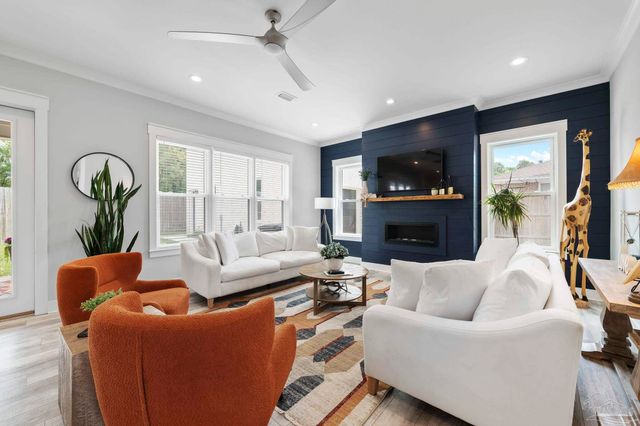 1806 N Barcelona St, Pensacola, FL 32501