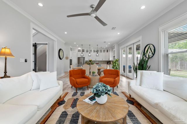 1806 N Barcelona St, Pensacola, FL 32501