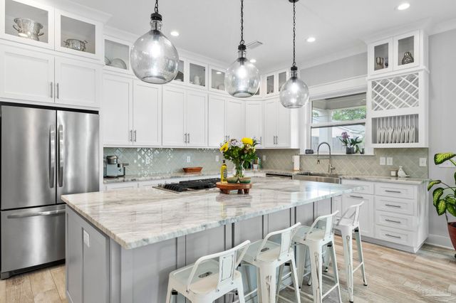 1806 N Barcelona St, Pensacola, FL 32501