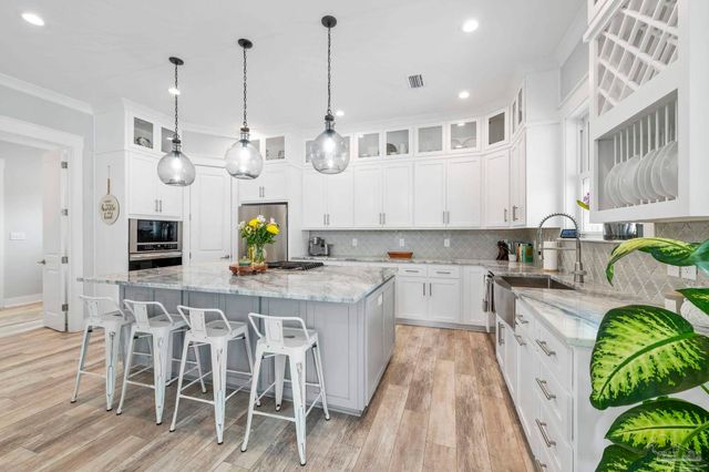 1806 N Barcelona St, Pensacola, FL 32501