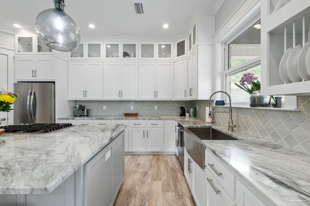 1806 N Barcelona St, Pensacola, FL 32501