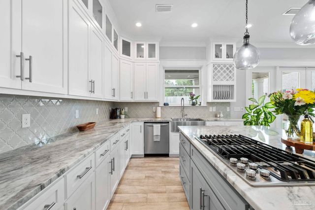 1806 N Barcelona St, Pensacola, FL 32501