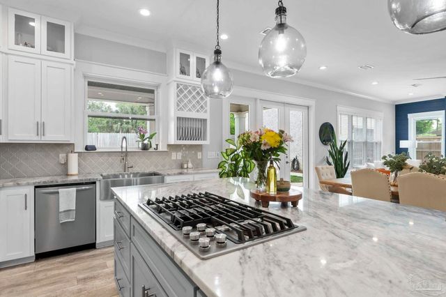 1806 N Barcelona St, Pensacola, FL 32501