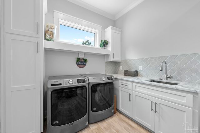 1806 N Barcelona St, Pensacola, FL 32501