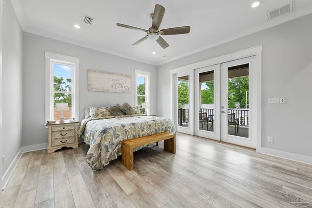 1806 N Barcelona St, Pensacola, FL 32501