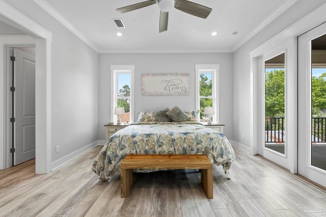 1806 N Barcelona St, Pensacola, FL 32501