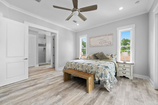 1806 N Barcelona St, Pensacola, FL 32501