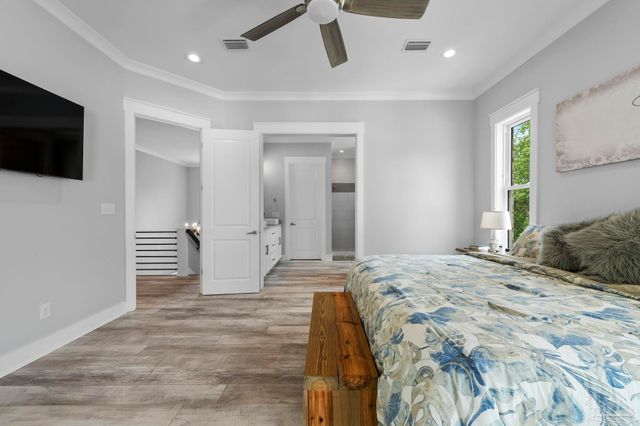 1806 N Barcelona St, Pensacola, FL 32501