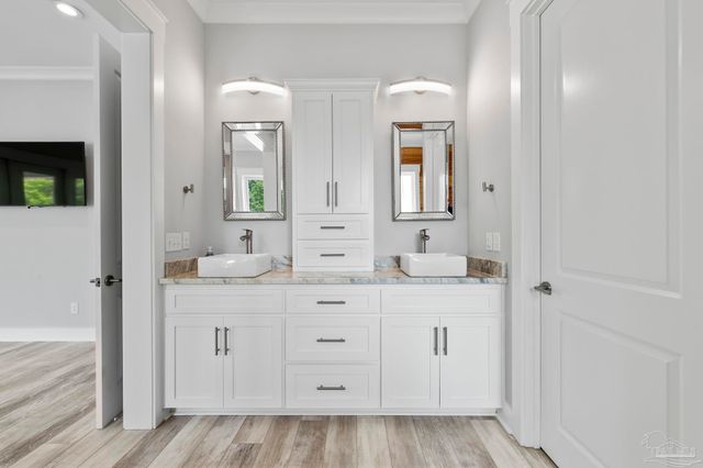 1806 N Barcelona St, Pensacola, FL 32501
