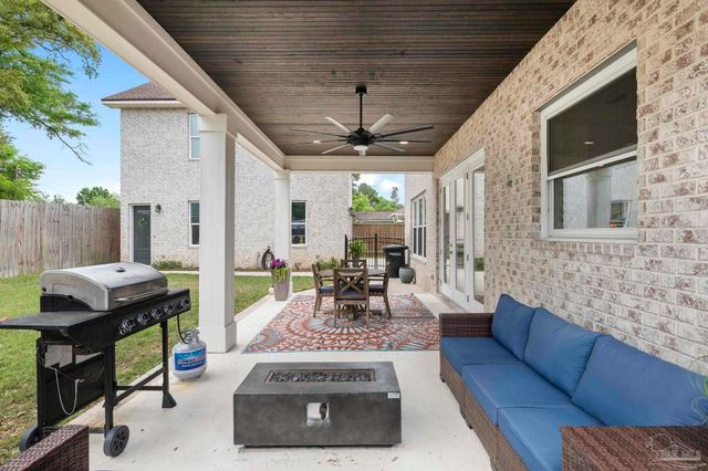 1806 N Barcelona St, Pensacola, FL 32501