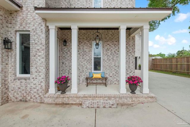 1806 N Barcelona St, Pensacola, FL 32501