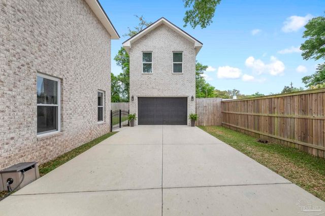 1806 N Barcelona St, Pensacola, FL 32501