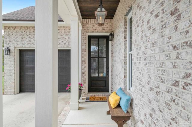 1806 N Barcelona St, Pensacola, FL 32501