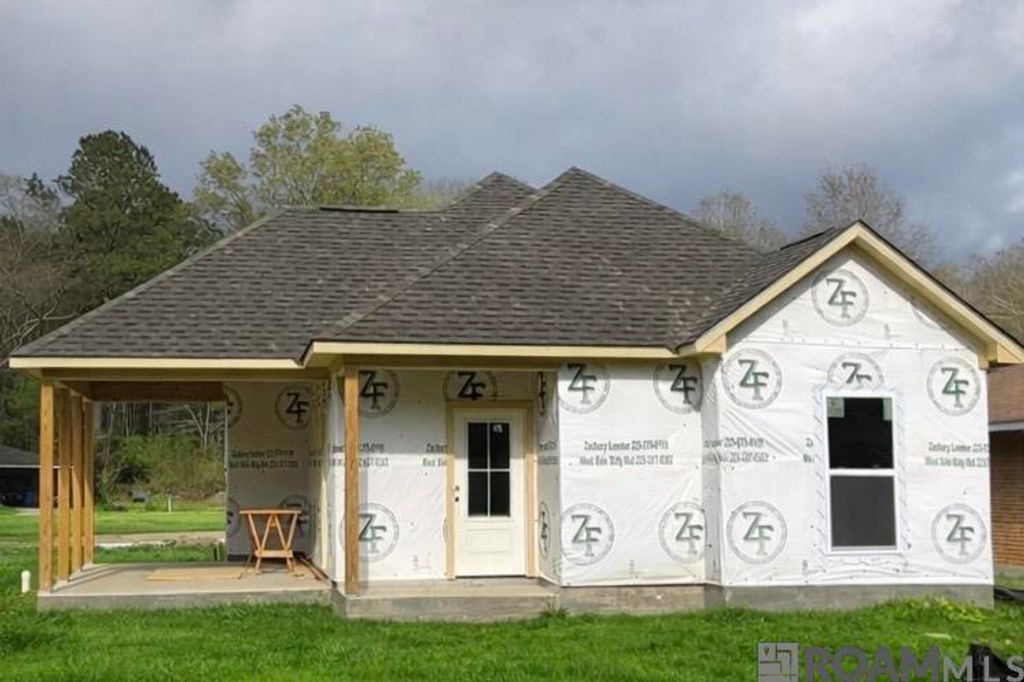 24905 Shanklin Dr, Zachary, LA 70791