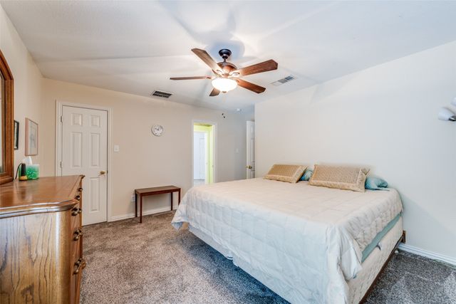 8421 Parkdale Drive, North Richland Hills, TX 76182