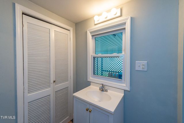 524 Old Beason Well Road, Kingsport, TN 37660