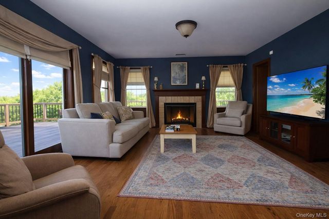 90 S Middletown Road, Pearl River, NY 10965