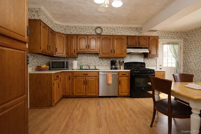 90 S Middletown Road, Pearl River, NY 10965