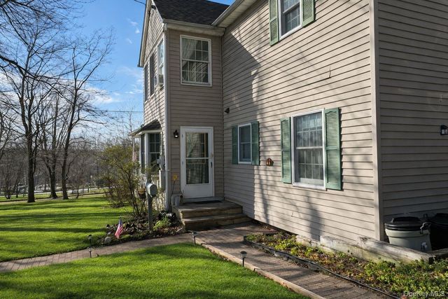 90 S Middletown Road, Pearl River, NY 10965