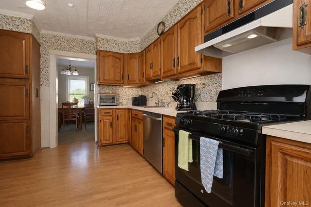 90 S Middletown Road, Pearl River, NY 10965
