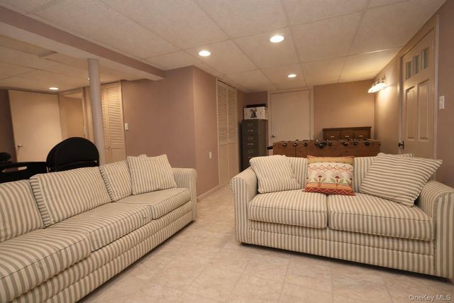 90 S Middletown Road, Pearl River, NY 10965