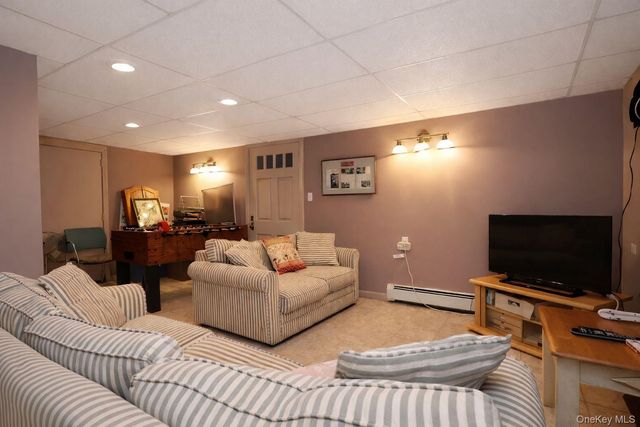 90 S Middletown Road, Pearl River, NY 10965
