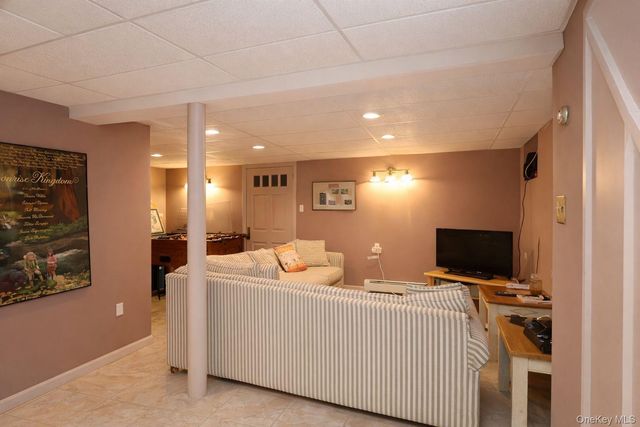 90 S Middletown Road, Pearl River, NY 10965