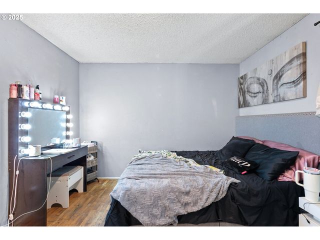1025 OAK St, Junction City, OR 97448